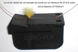 passe fil automatique pour enfiler un nylon dans un oeillet de mouche